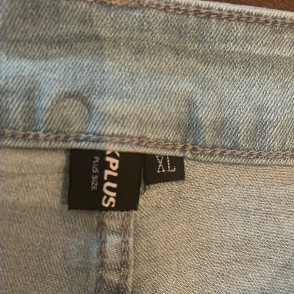 XPlus Wear Silver Fringe Denim Shorts Size XL New With Tag - Picture 6 of 7